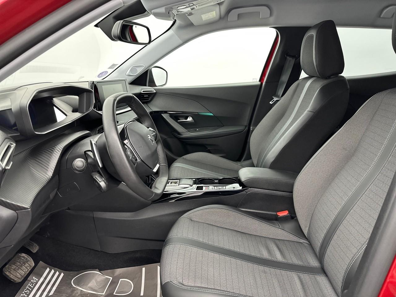 Peugeot 2008 puretech 130 s&s eat8 allure pack — photo 9