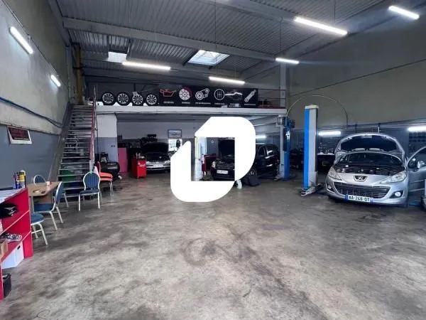 Local d'activité 611 m²