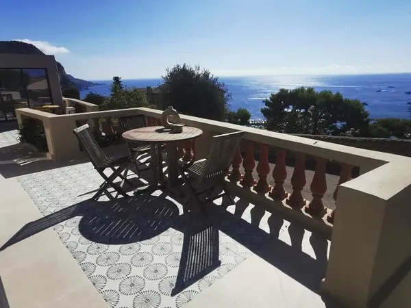 Très beau 2 pièces rénové vue mer