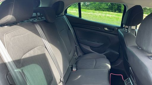 Renault Megane 1.3 TCe 115 - Limited – 2019 – 85200 km – Essence – Boîte Manuelle — photo 18
