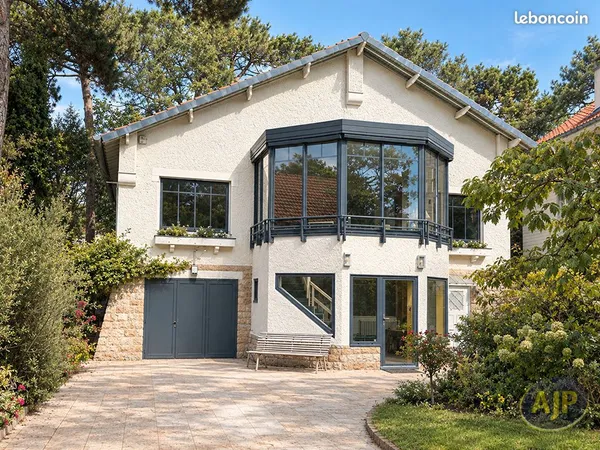 Villa 9 pièces 234 m²