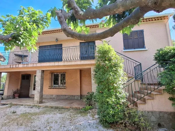 Maison à rénover - Hyères Olbius Riquier-126 m2 avec 11 800 m2 de terrain agricole