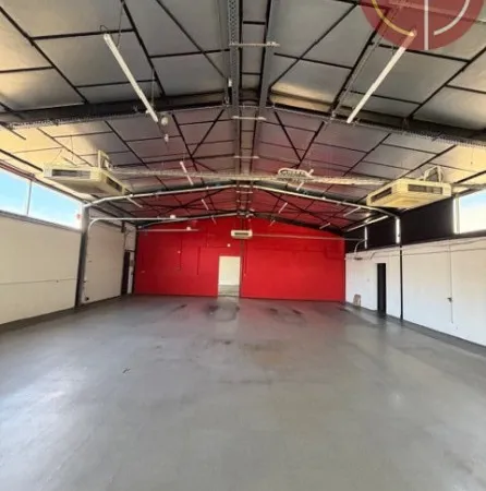 Bâtiment 840 m²