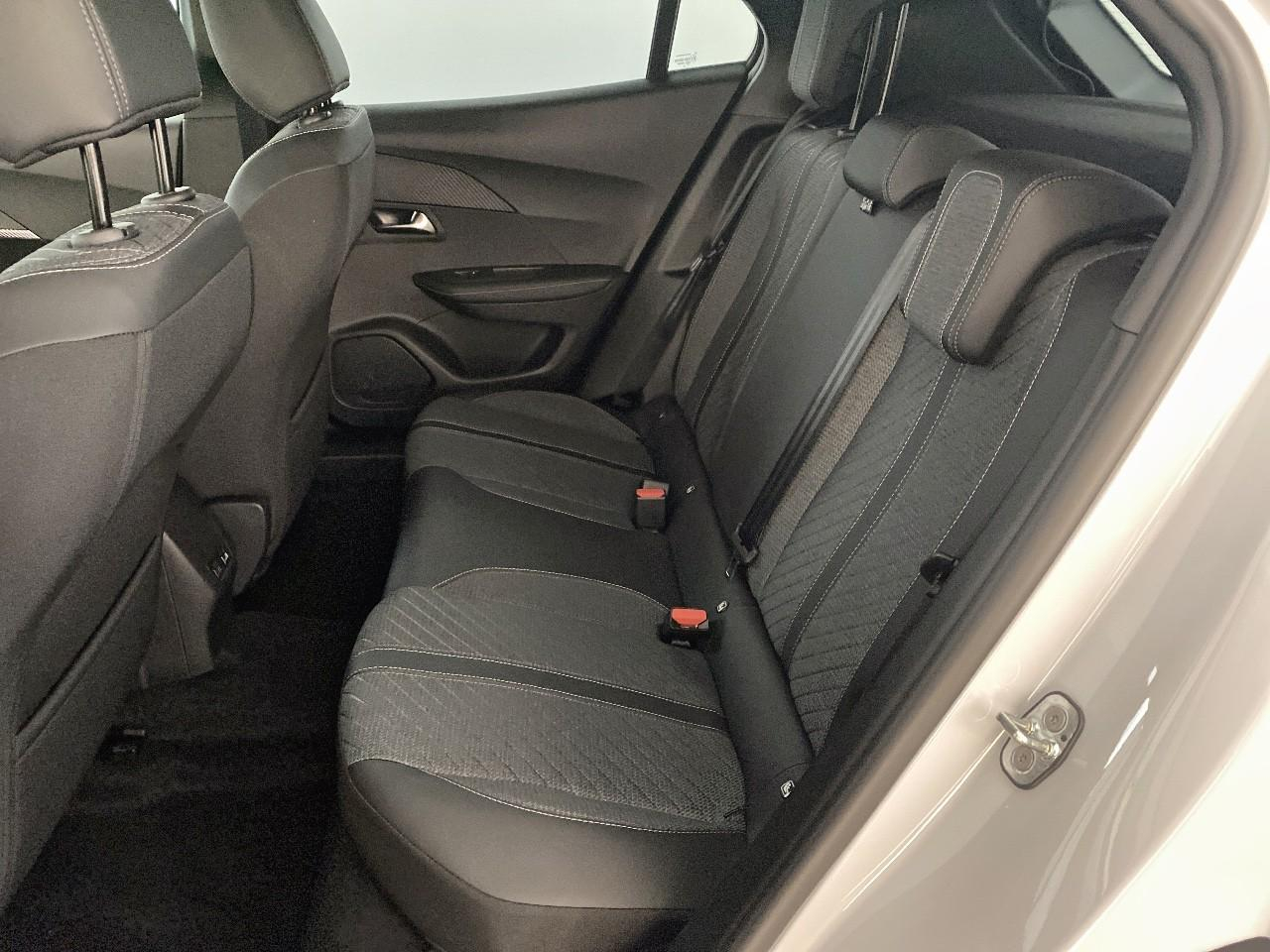 Peugeot 2008 hybrid 145 ch e-dcs6 allure — photo 10