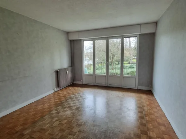 Grand F2 (51m2) proche toute commodités