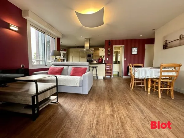 EXCLUSIVITÉ BLOT IMMOBILIER - T2 de 62,56 m² avec loggia, ascenseur et parking - Montfort-sur-Meu