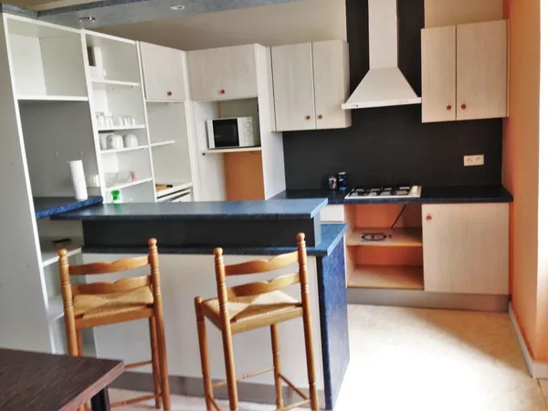 studio au 1er étage, rue Gambetta (centre ville) :