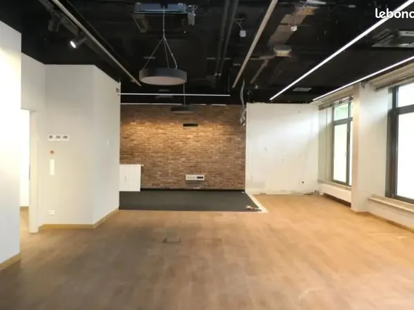 Local commercial 147 m² POISSY