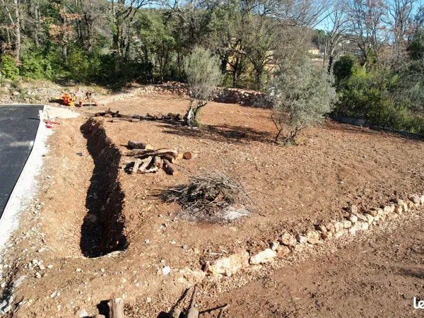 Terrain 725m² viabilisé