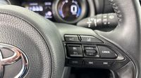 Toyota Yaris 116h Design 5p MY22 — photo 25