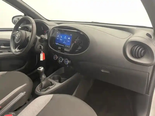 Toyota Aygo 1.0 vvt-i 72 dynamic — photo 37