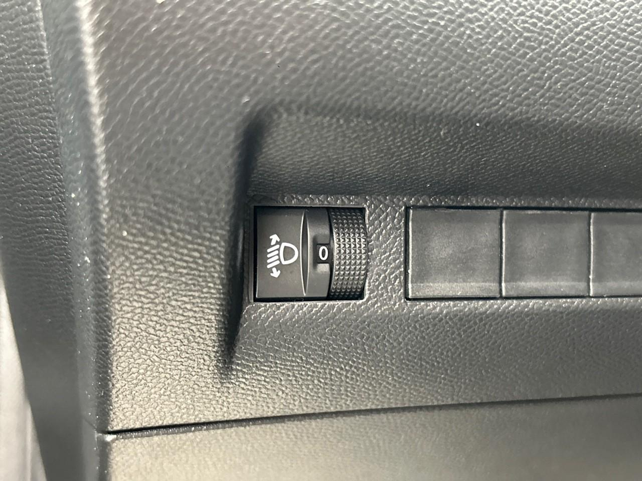 Peugeot 208 100 s&s bvm6 allure — photo 22
