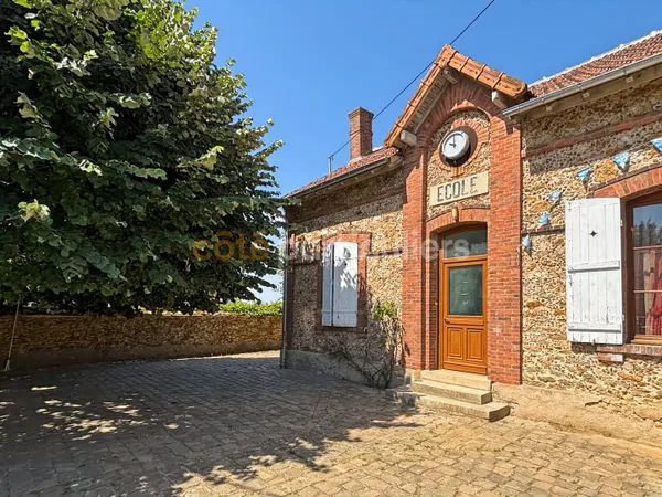 Batiment mixte 8 pièces