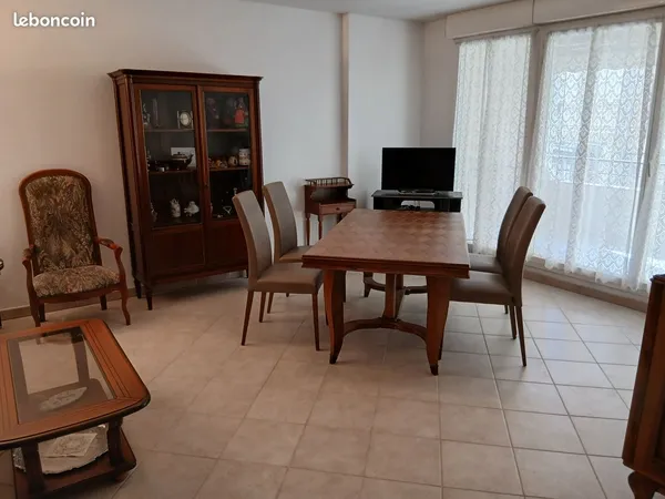 Bel appartement T3, terrasse, Palais de Justice, Marseille 6ème