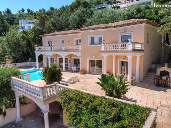 Villa 6 pièces 285 m²
