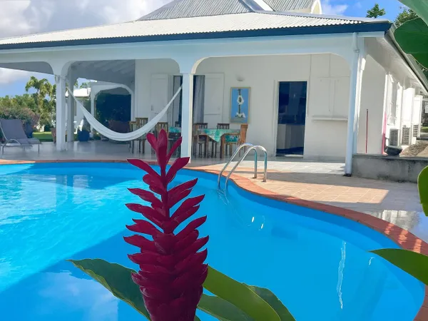 VILLA T5 avec PISCINE PRIVATIVE VUE MER & JARDIN