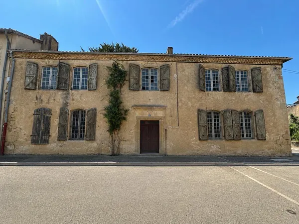 Maison de village a réstaurer