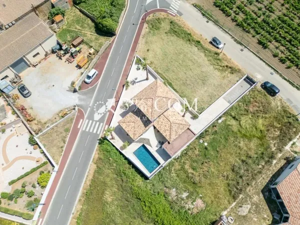 Terrain 613 m²
