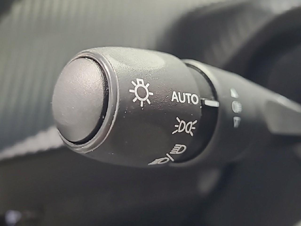 Peugeot 208 hybrid 100 e-dcs6 allure — photo 27