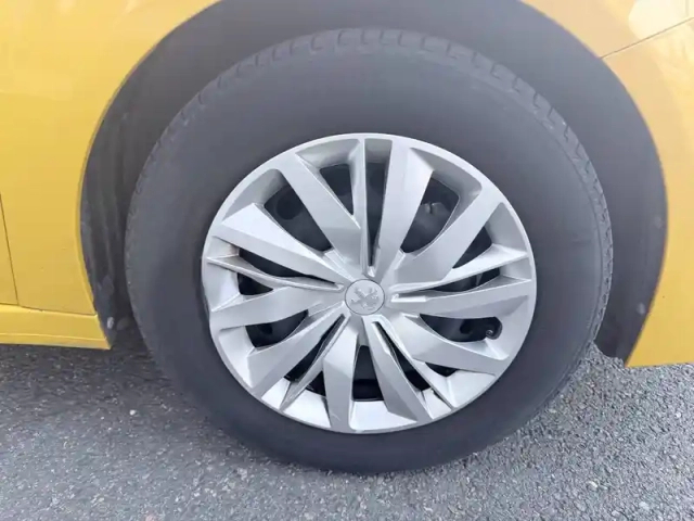 Peugeot 208 puretech 75 s&amp;s bvm5 — photo 30