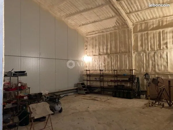 Local logistique 912 m²