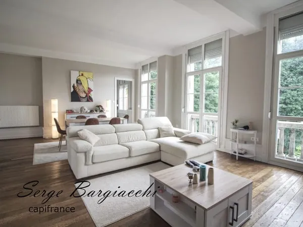Spacieux T5 de 134 m² avec jardin et parking - Centre de Doua