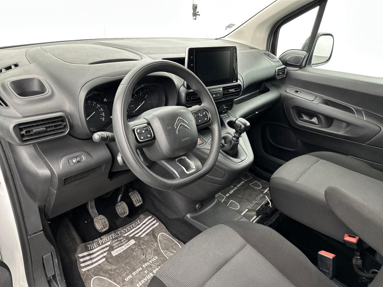 Citroën Berlingo van m 650 bluehdi 100 s&s bvm6 driver — photo 8