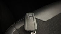 Toyota C-Hr 184h Collection 2WD E-CVT MY22 — photo 16