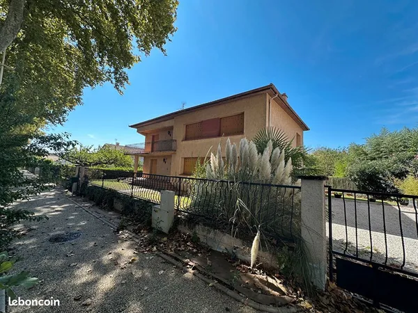 Maison 7 pièces 210 m²