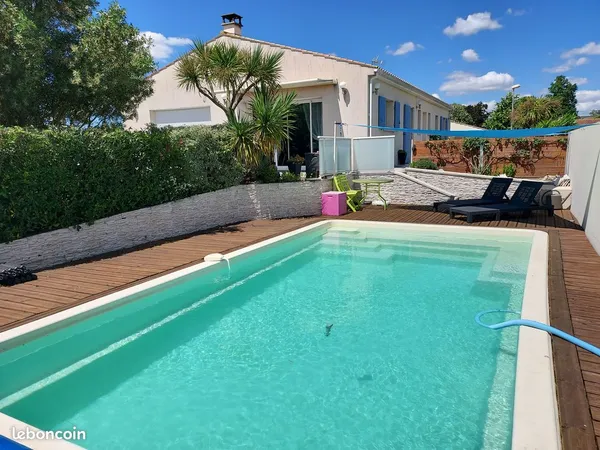 Maison 132 m² avec piscine et sous-sol a cozes 17120