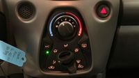 Toyota Aygo 1.0 VVT-i 72ch x-play 5P MY19 — photo 26