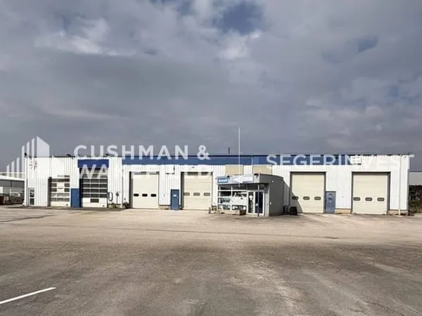 Local d'activité 1075 m²