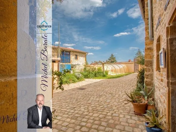 Ouest lyonnais - Propriété de caractère avec 4 chambres, appartement indépendant, piscine et dépenda