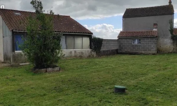 Deux maisons sur une parcelle de terrain