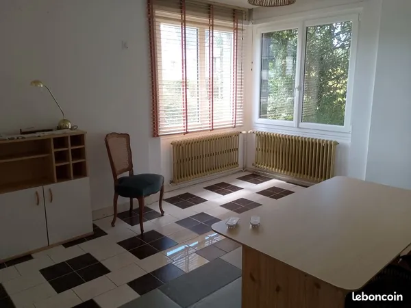 Bureau et espace de travail Location Saint-Brieuc 1p 18m² 400€
