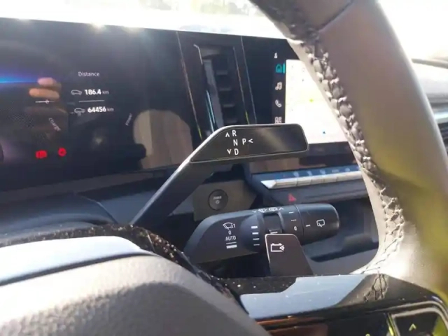 Renault Megane e-tech ev60 130ch super charge — photo 13