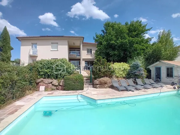 Maison 6 pièces 207 m²