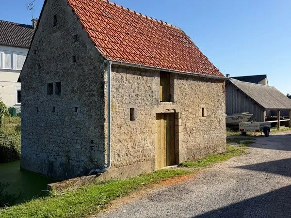Petite grange en pierre