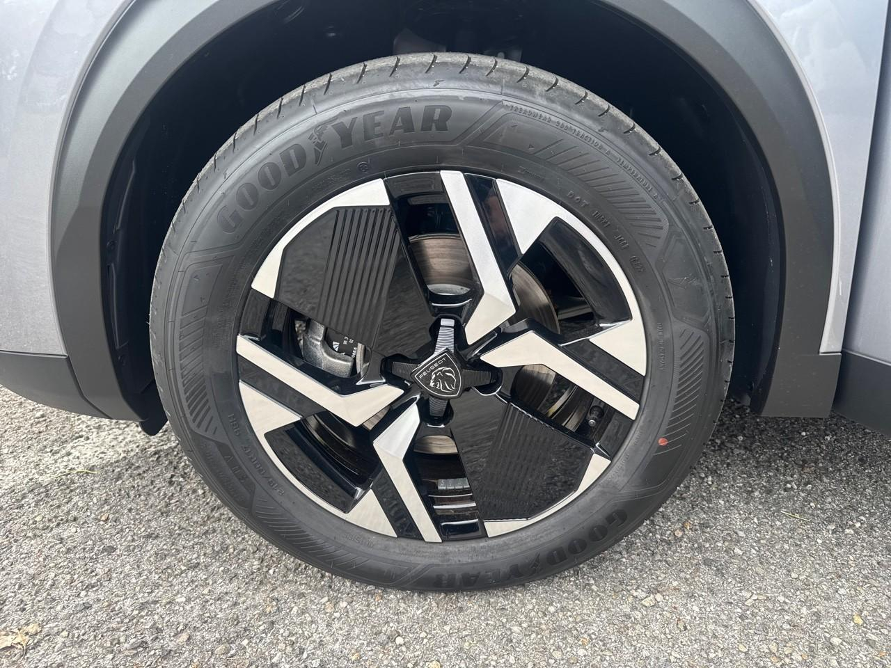Peugeot 2008 e-2008 156ch 54 kwh allure — photo 11