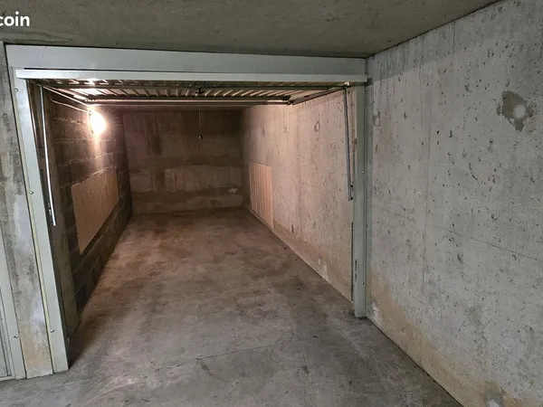À louer - Garage / Box fermé - Cours Fauriel, Saint-Étienne