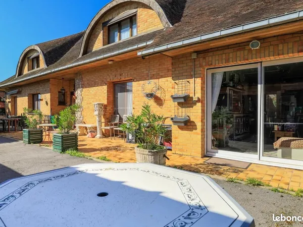 Maison 8 pièces 219 m²