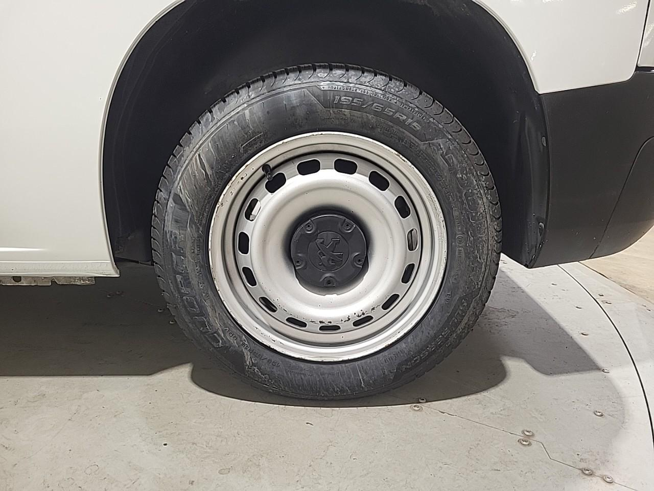 Peugeot Partner fourgon standard 650 kg bluehdi 100 s&s bvm6 aspha — photo 16