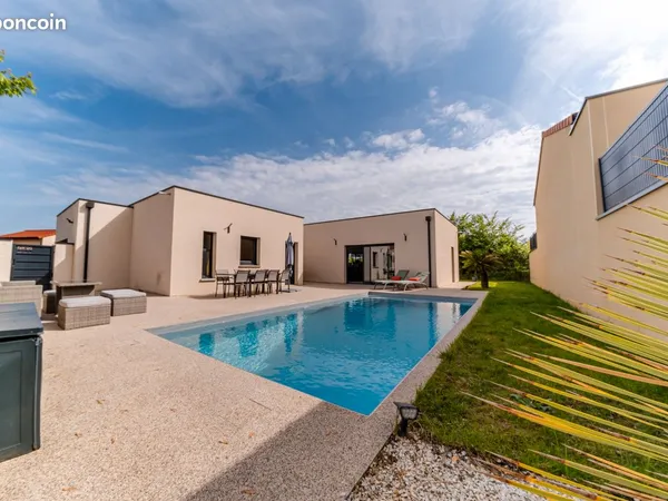 Maison contemporaine de plain-pied avec piscine - 125 m² - Aucun vis-à-vis