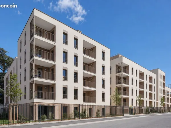 Appartement type 3, entre la place du promenoir et le parc Vermorel