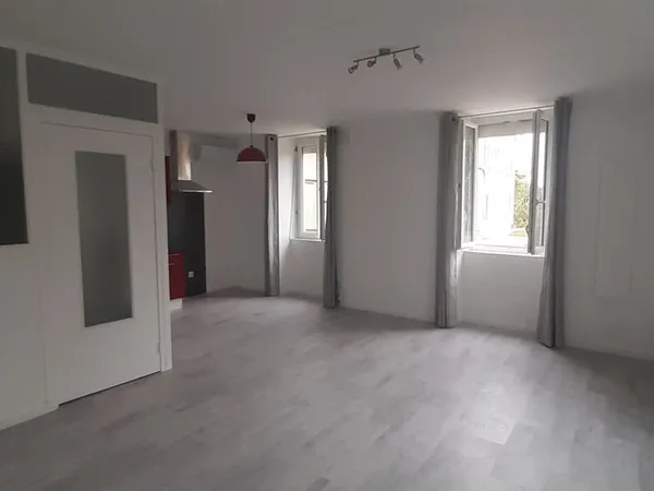 Climatisé, piece de vie 30m2, 2 chambres ou bureau