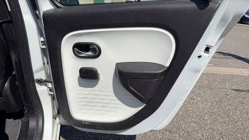 Renault Twingo 1.0 SCe 70 - Intens – 2015 – 41085 km – Essence – Boîte Manuelle — photo 27