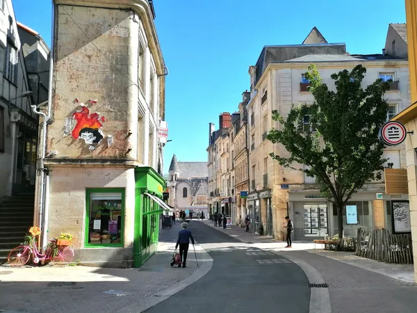 CENTRE VILLE DE POITIERS - MURS COMMERCIAUX