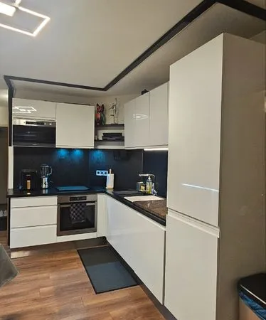 Coloc dans un appart moderne et lumineux, terrasse 30 m² vue piscine et forêt