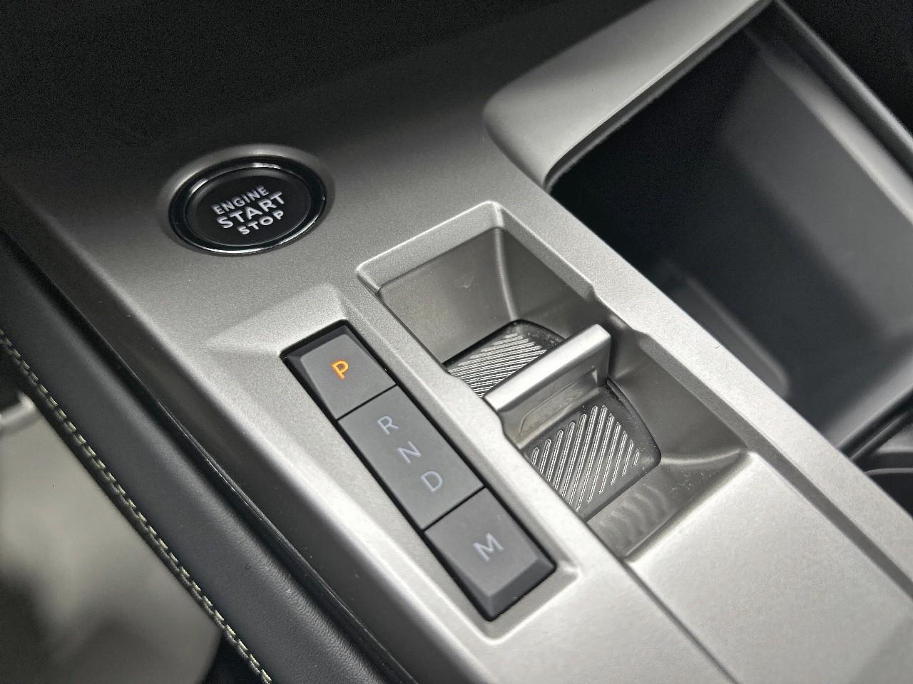 Peugeot 308 hybrid 145 e-dcs6 gt — photo 17