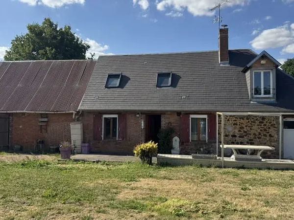 MAISON DANS HAMEAU CALME 95M2